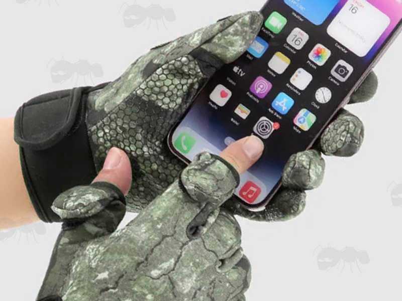 Green Hardwood Camouflage Full Finger Hunting Gloves with Smart Phone Touchscreen Use