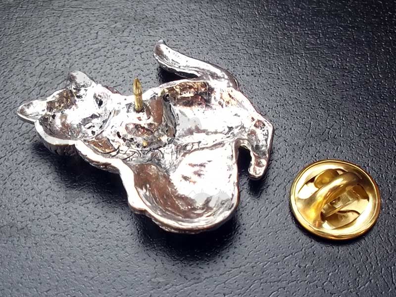 Back View Of Kitten Pewter Pin Badge