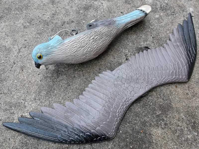 Dismantled View of THe Flying Kestrel Predator Scarecrow Decoy F28/27