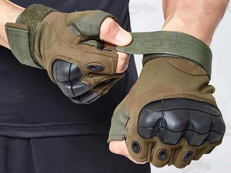 Tactical Protective Hard Knuckle Fingerless Gloves in Khaki