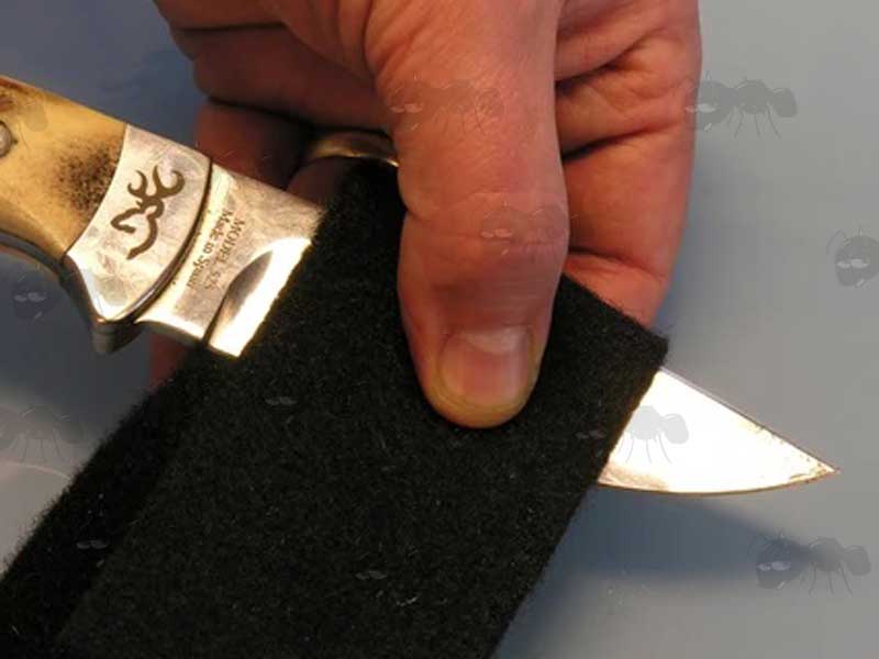 Napier's Apex Edge Knife Honing Kit - Felt Pad On Knife Blade