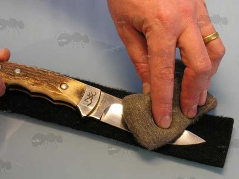 Napier's Apex Edge Knife Honing Oil - Wire Wool Pad On Knife Blade