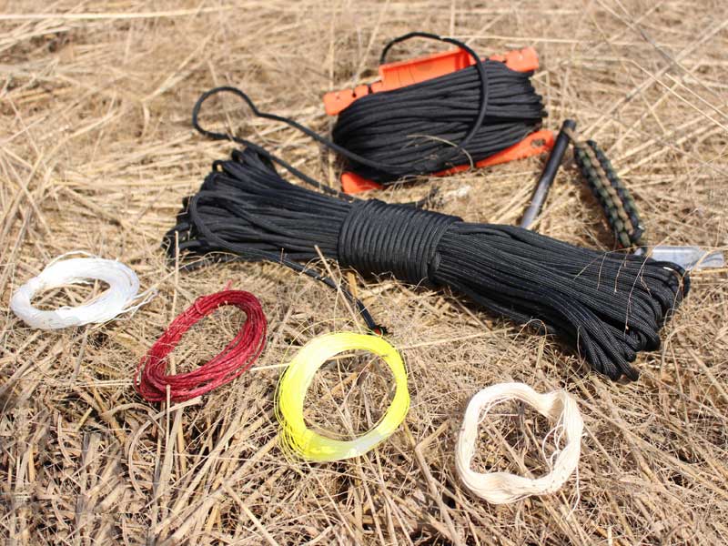 Dismantled View of Paracord with Fire Starting and Fishing Line Threads