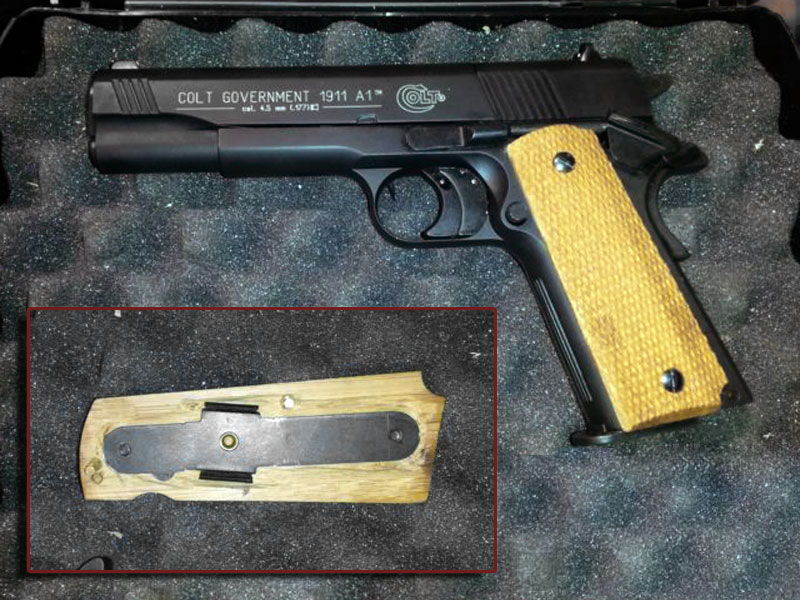 Plain Grips on 1911 Pistol
